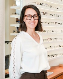 Julie Meyer, opticienne-optométriste et responsable du magasin Churchill Optique à Uccle